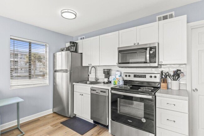 Building Photo - 405 Plantation Rd