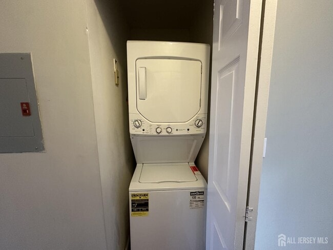 Building Photo - 437 Edpas Rd