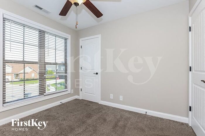 Building Photo - 718 Rushville Dr