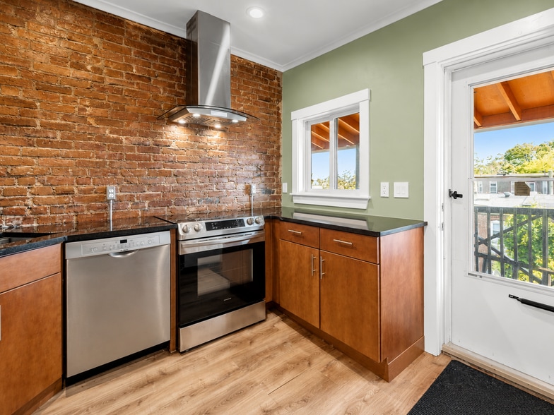 Building Photo - 46 Riverdale St