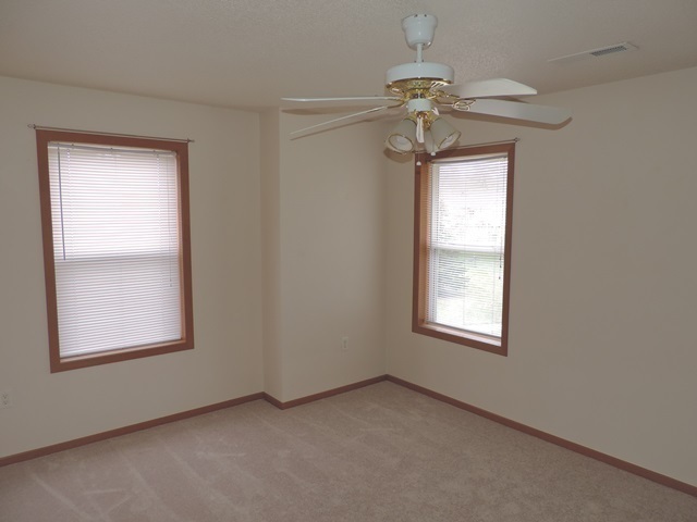 Building Photo - $1,450 | 2 Bedroom, 2.5 Bathroom Town Home...