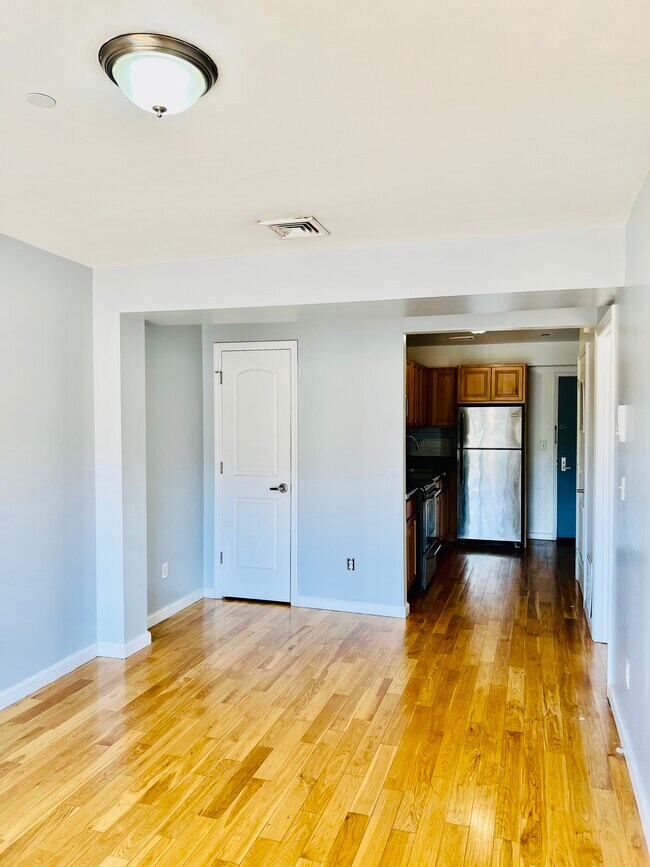 Building Photo - 143 Main St