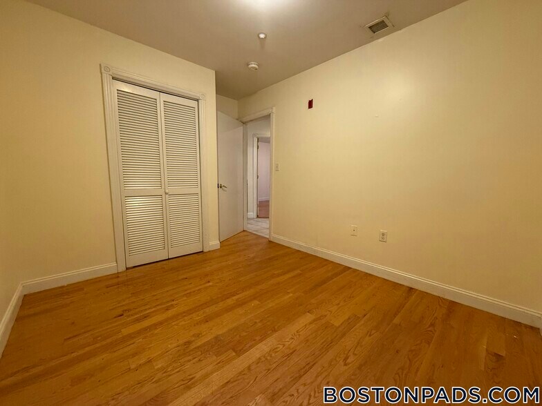 Building Photo - 90 Westland Ave