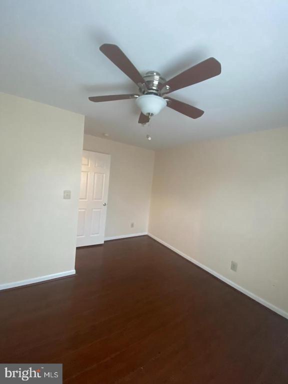 Building Photo - 33 Fern Oak Cir
