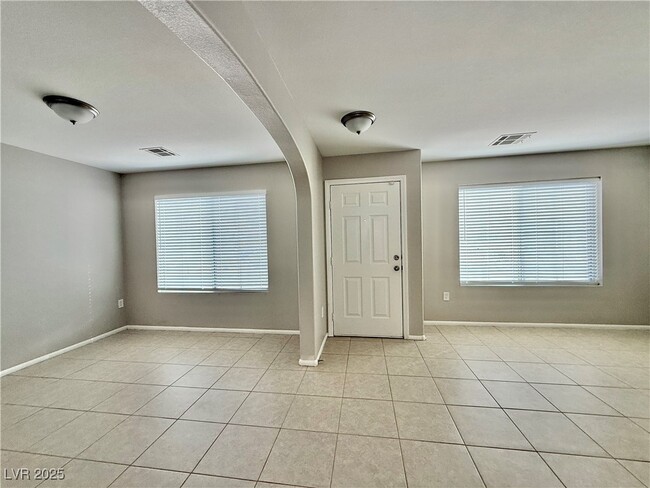 Building Photo - 712 E Caballo Hills Ave