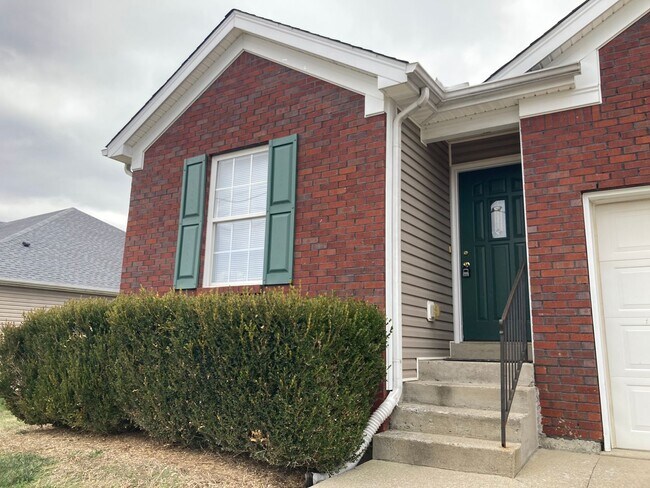 Building Photo - **LESS than 10 minute Drive from Fort Knox**