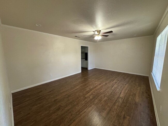 Building Photo - Corner Lot Waco Home