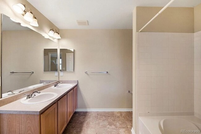 Building Photo - LEASING SPECIAL! Bright Open-Concept Condo with 1-Car Garage in Prime Commuter Location