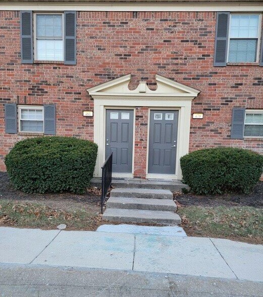 Greenwood Oaks 714 Connors Dr Greenwood IN 46143 Apartment Finder