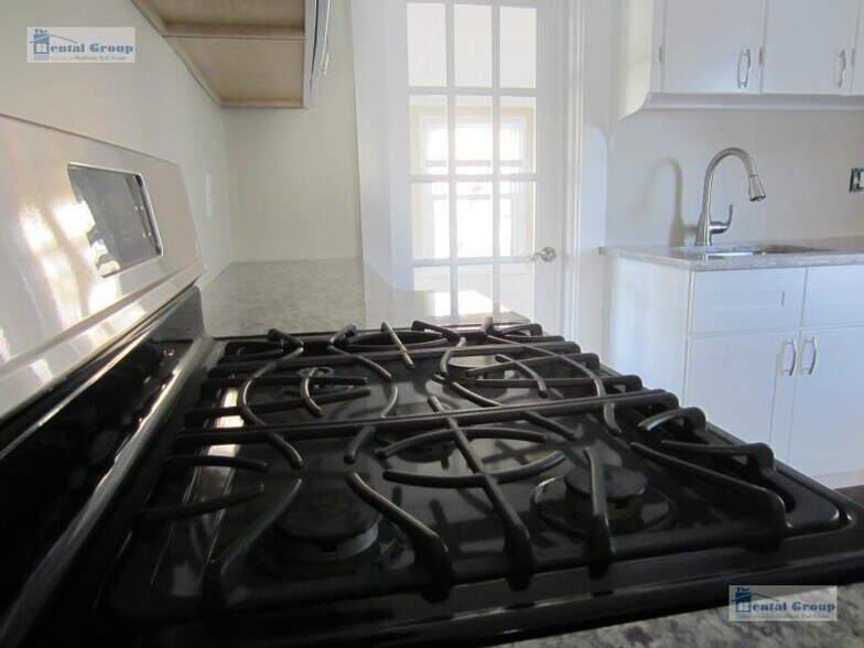 Building Photo - 26 Rand St