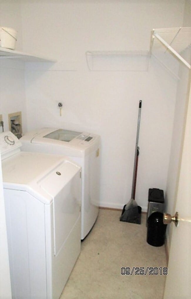 Building Photo - Private And Spacious, Ground Level, 2 Bedr...