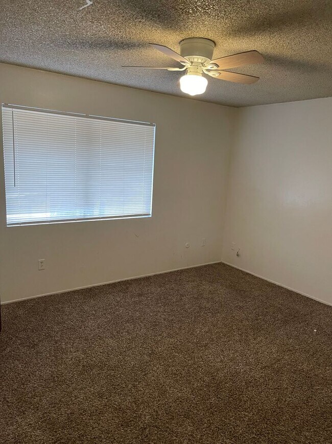 Building Photo - VALHALLA DRIVE 900 #B