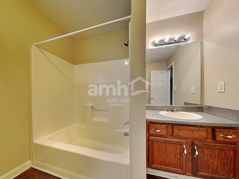 Building Photo - 34 Bell Ct