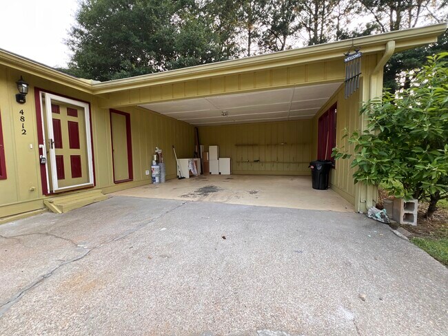 Building Photo - 4812 Bentwood Dr