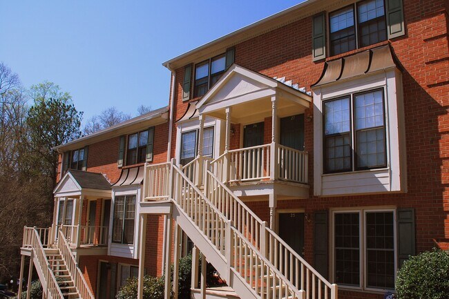 Primary Photo - Spacious 2 Bedroom Townhome Near Downtown ...