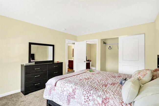 Building Photo - 3771 Cornell Dr
