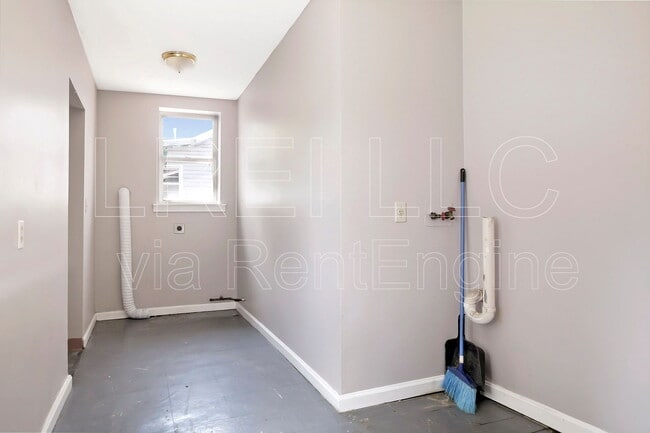 Building Photo - 1402 Berry Blvd