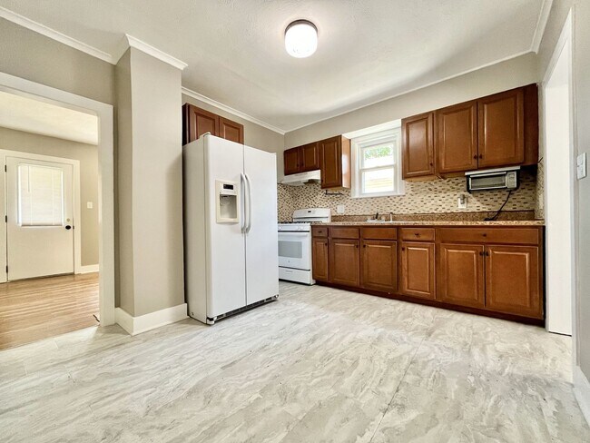 Building Photo - Two Bedroom Home in Wyoming