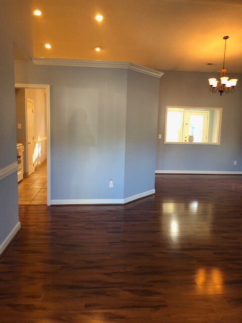 Building Photo - 905 Lowry Ct