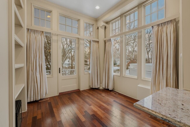 Building Photo - 9 Lyme St