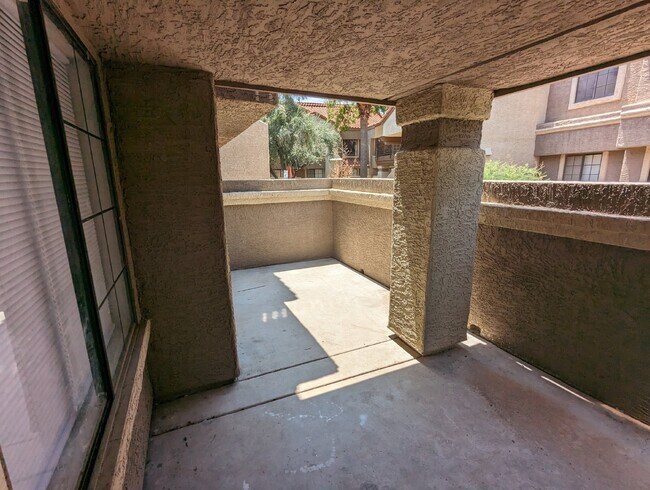 Building Photo - 2 Bedroom 2 Bathroom in Tempe! Water, Sewe...