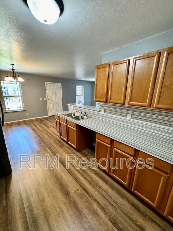Building Photo - 7404 Park Meadow Dr