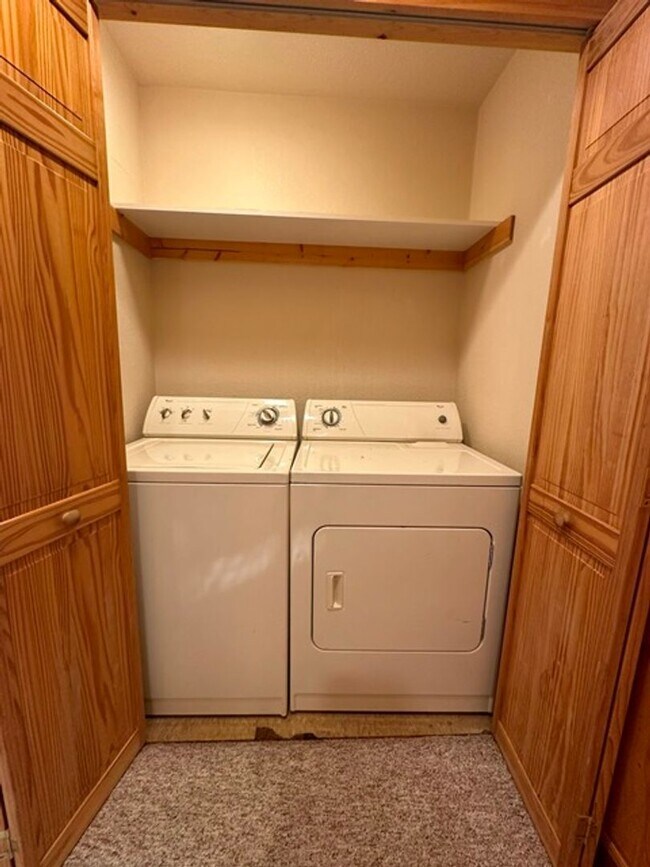 Building Photo - Chalet in the Running Y