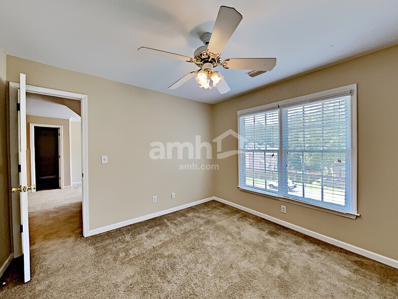 Building Photo - 3305 Maple Terrace Dr