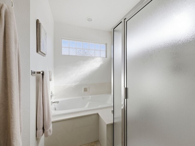 Building Photo - ? Easy Living in Loveland | Fireplace + Prime Hwy 287 Location