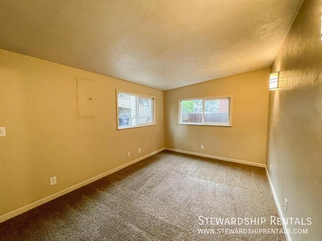 Building Photo - 2024 Emerald St