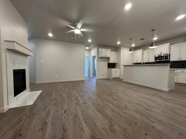 Building Photo - 10907 Albany Ave