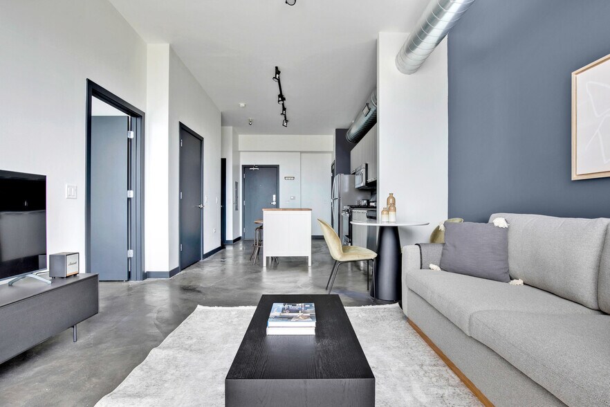 Building Photo - 1647 N Milwaukee Ave