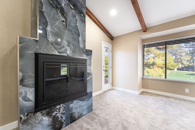 Building Photo - 968 Pinehurst Dr