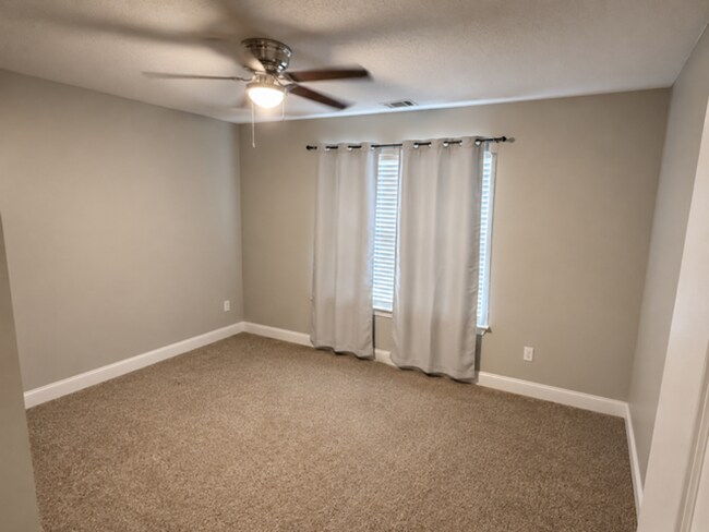 Building Photo - 901 Laurel Hill Cir