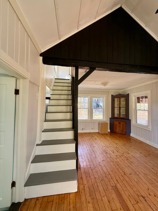 Building Photo - 256 Shelburne Falls Rd