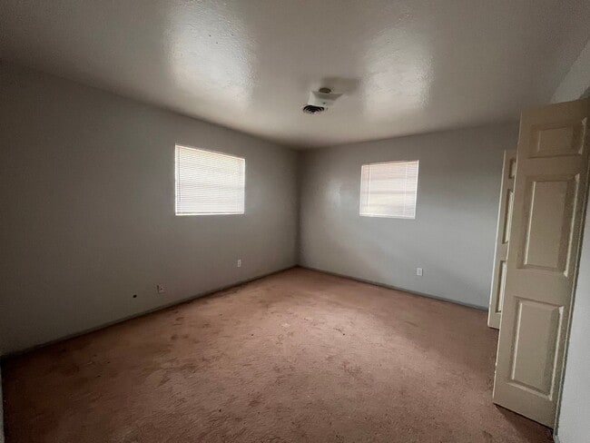 Building Photo - Large home available now!