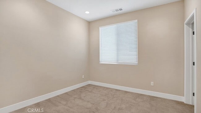 Building Photo - 165 Tenor