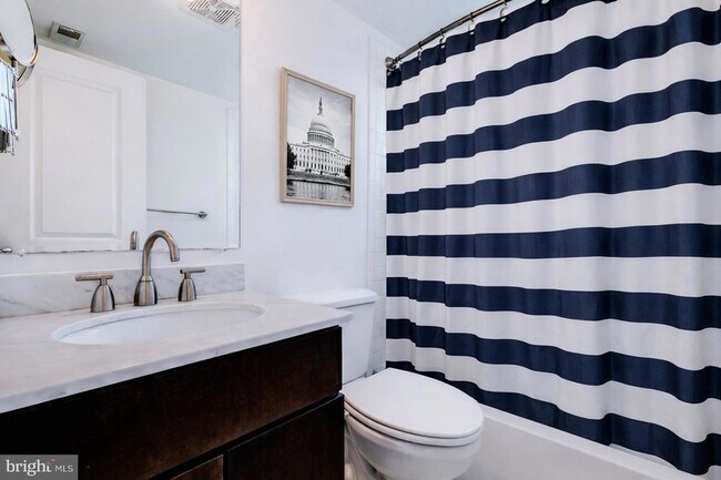 Building Photo - 420 16th St SE