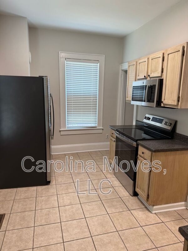 Building Photo - 112 Lavinia Ave