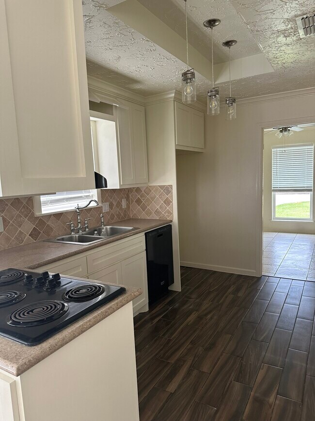 Building Photo - 11719 Scottsdale Dr