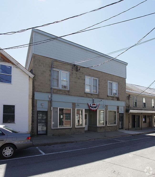 Building Photo - 108 Railroad Ave