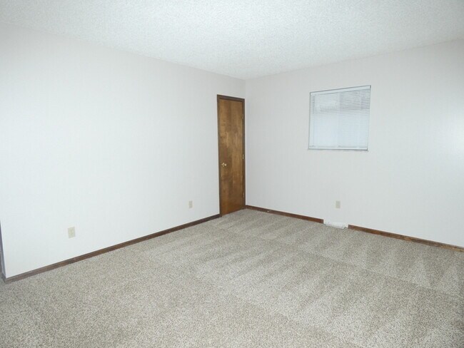 Building Photo - Beautiful Duplex in Gladstone, MO!
