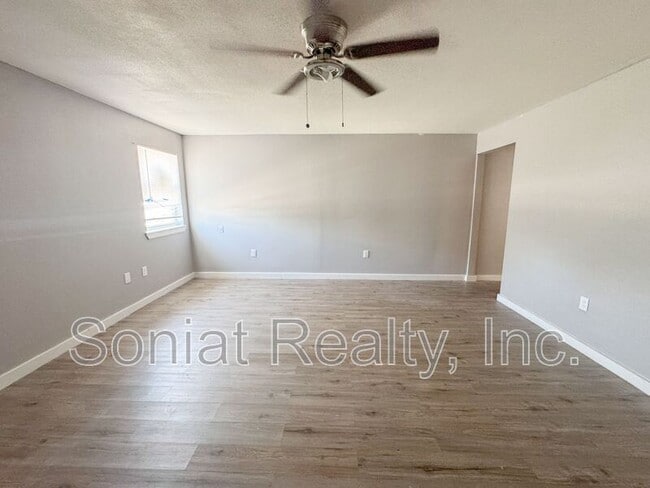 Building Photo - 7760 N Coronet Ct
