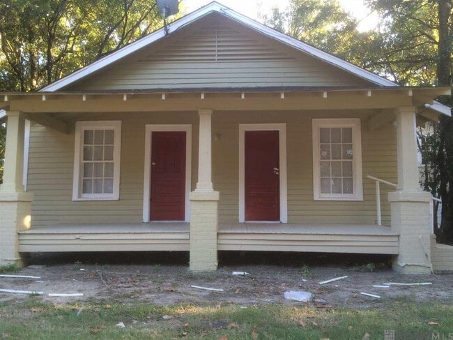 Building Photo - 3160 Wyandotte St