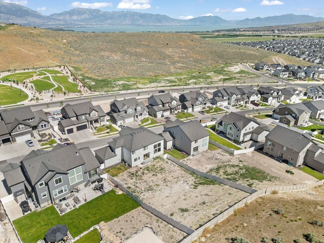 Building Photo - Pet-Friendly Upgraded 4-Bedroom Home with 3 Car Garage.