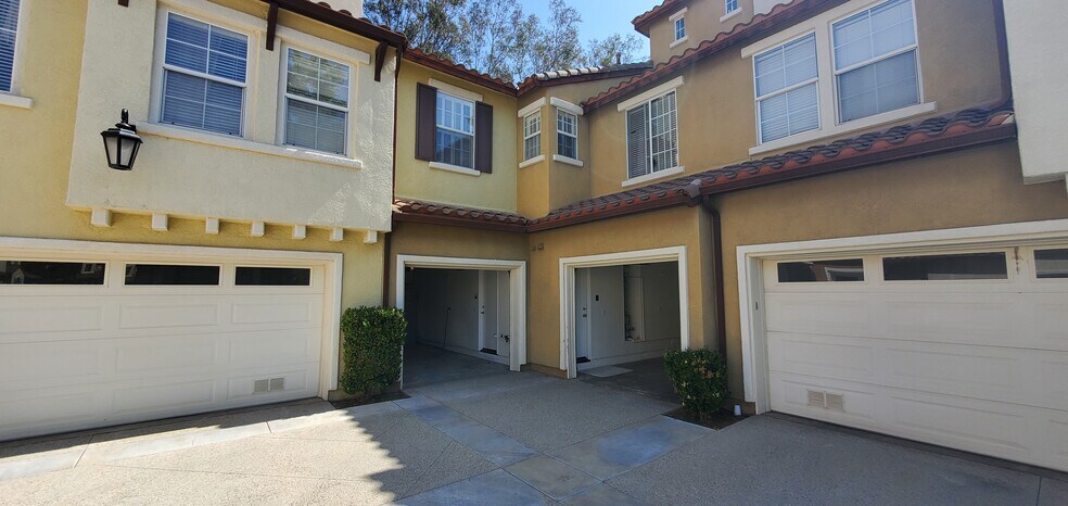 Building Photo - 23439 Abbey Glen Pl