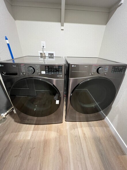 Laundry Units - 7330 Green River Ave