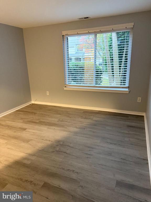 Building Photo - 313 Gregorys Way