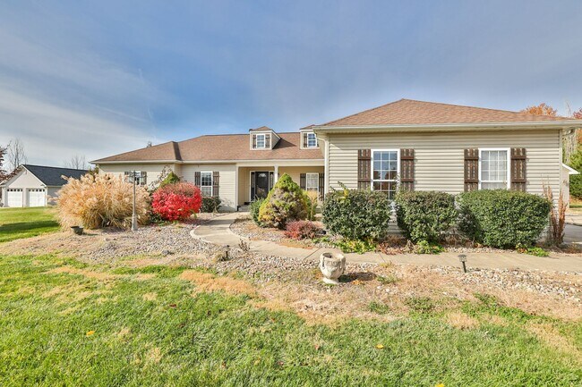 Building Photo - 3 Bedroom, 2 Bath House in Edwardsville