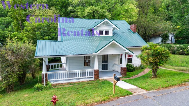 Primary Photo - Historic House Looking over the beautiful ...